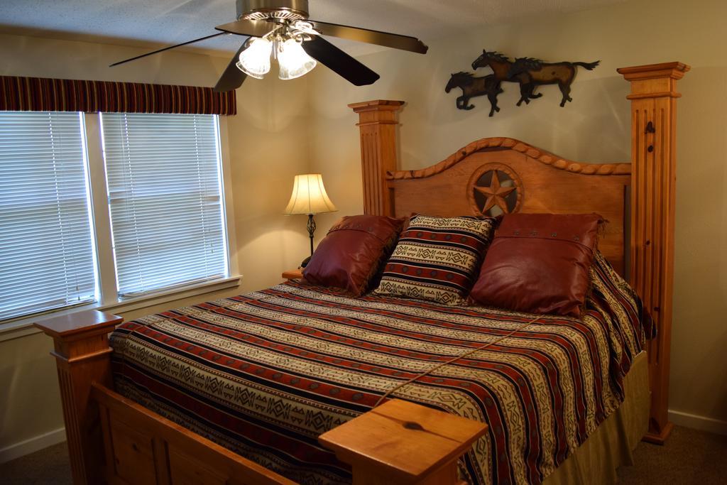 Flying L Ranch Resort & Golf Course Bandera Habitación foto